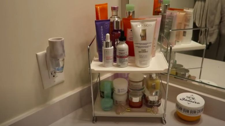 Two-tier tray in bathroom