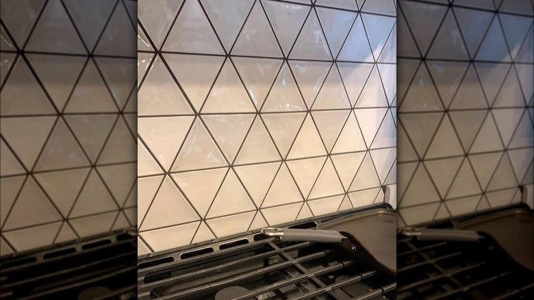 Triangular tile backsplash