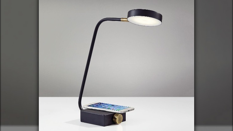 Lamp with charging base