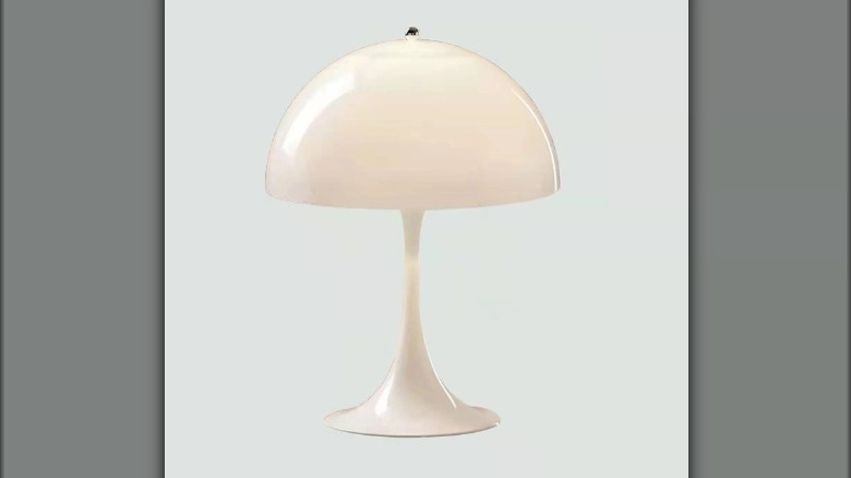 Mushroom-shaped desk lamp