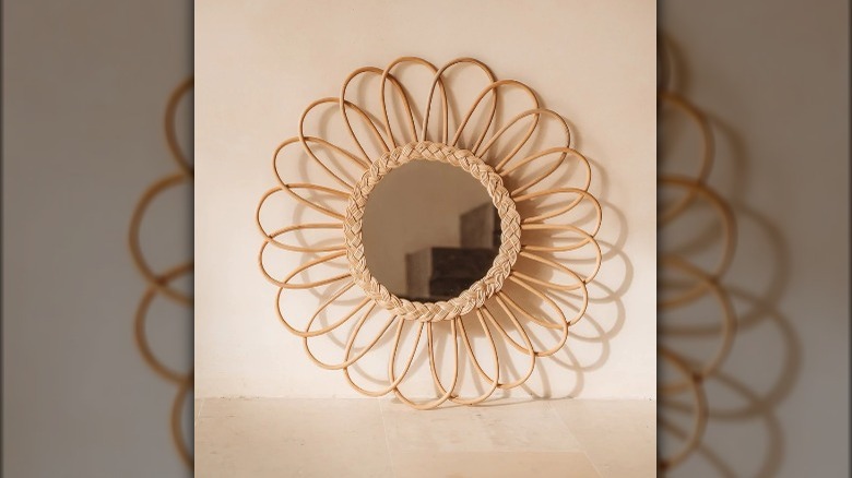 Flower-shaped rattan mirror