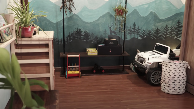 toy jeep in safari room