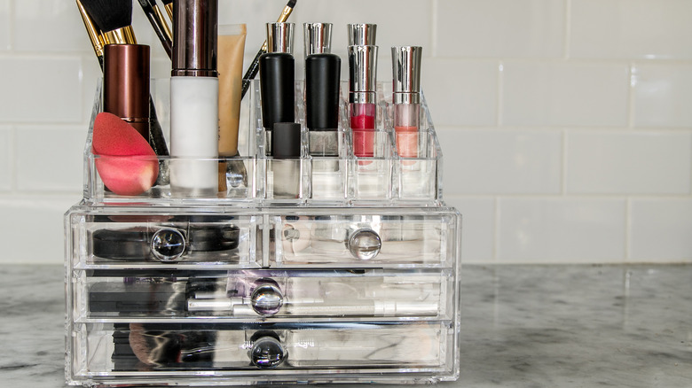 15 Savvy Ways To Organize Your Beauty Room