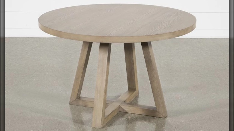 Lakeland round dining table