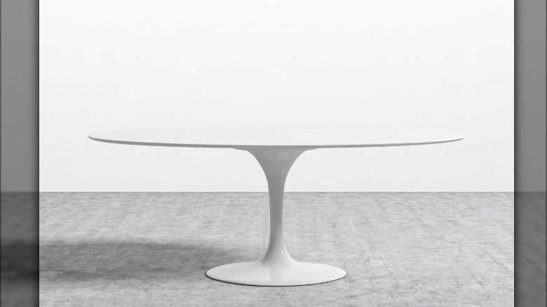 Oval tulip table