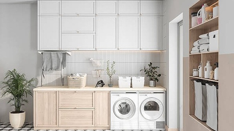 Laundry room alcove shelving