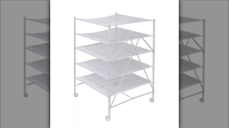 Wheeled flat drying clothing rack