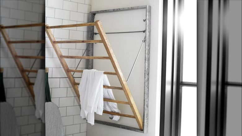 Hanging wall drying rack