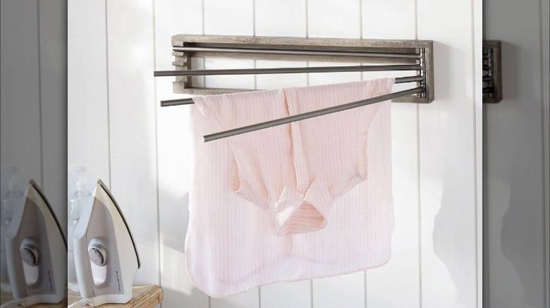 Wall mounted drying rack