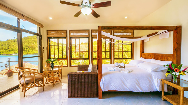 Canopy bed tropical bedroom