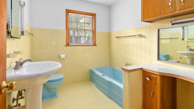 yellow tiles with blue bathtub