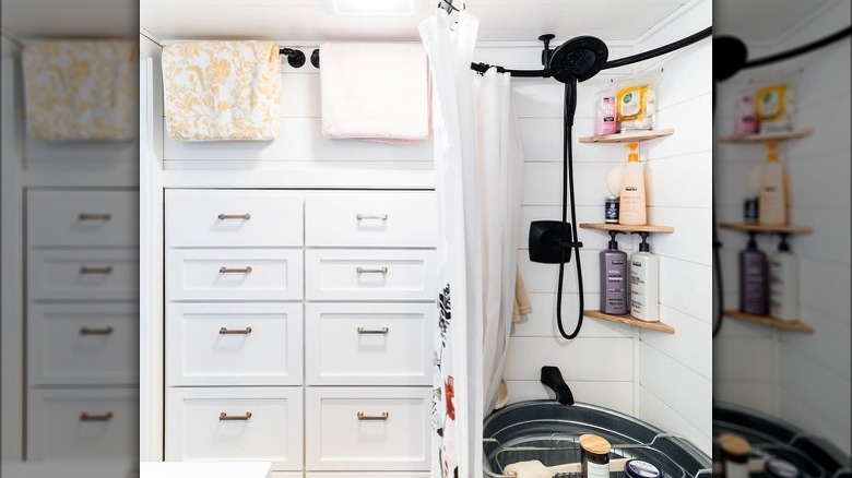 Modern farmhouse bathroom