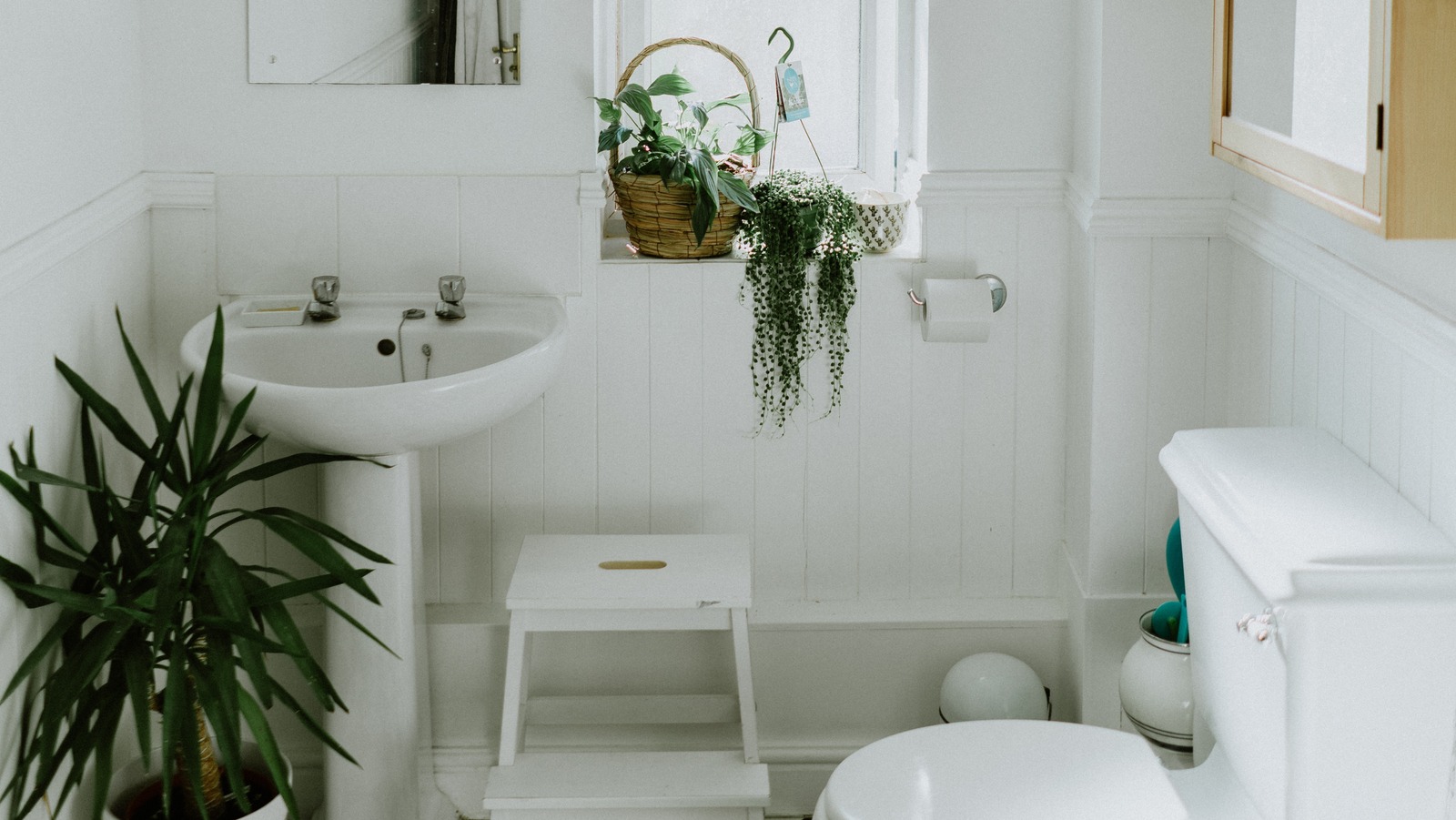 15 Tiny Home Bathrooms That Prove You Can Live Large In A Small Floor Plan