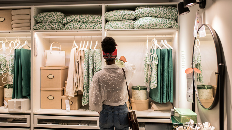 woman shopping for decor