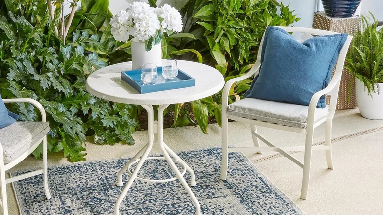 Patio furniture with outdoor rug