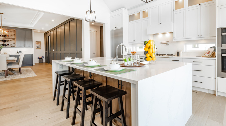 Kitchen with quartz countertop