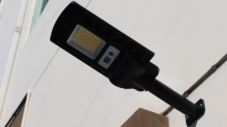 Solar powered  motion sensor light 