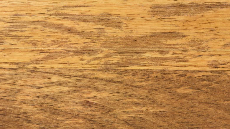 natural mango wood board texture