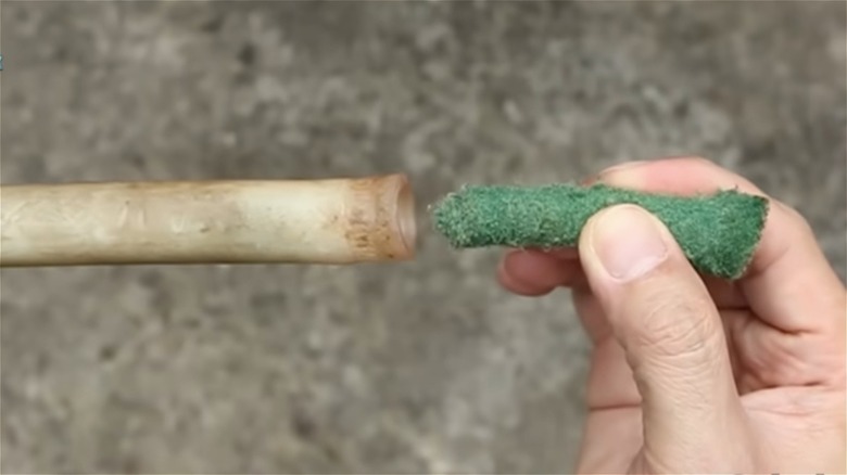 inserting sponge in garden hose