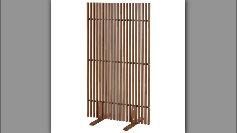 Wooden outdoor privacy screen