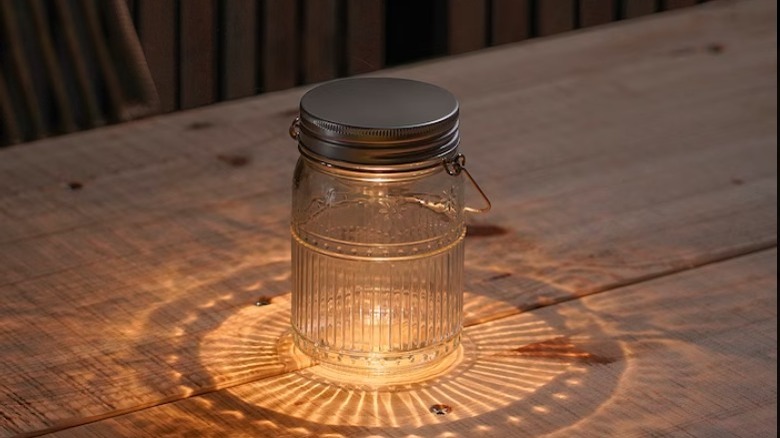 Mason jar table lamp