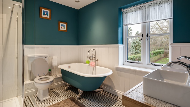 Green craftsman bathroom 