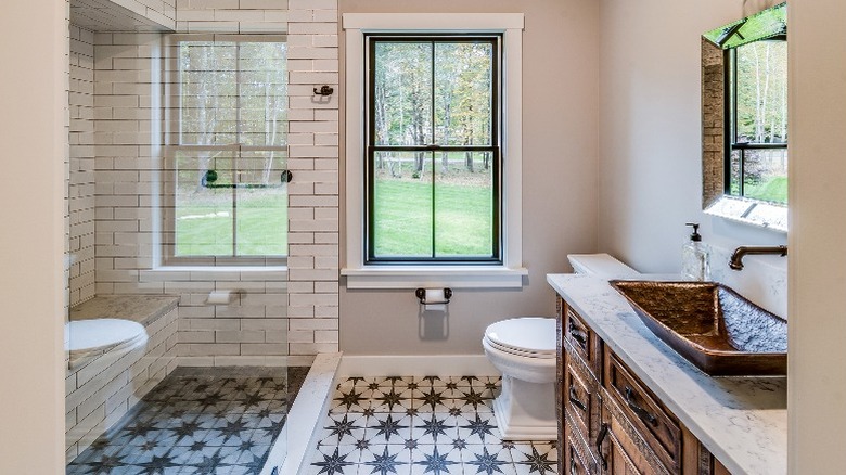 Craftsman bathroom with tile