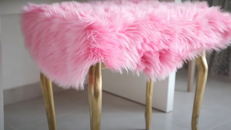 pink fur bench