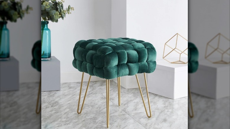 Velvet seat with golden feet