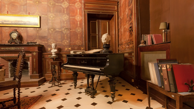 piano with old books