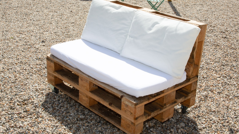 wooden pallet bench with cushions