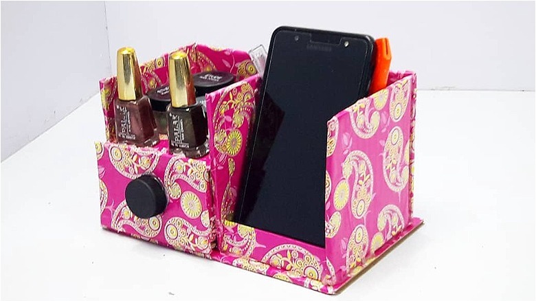 pink cardboard phone holder