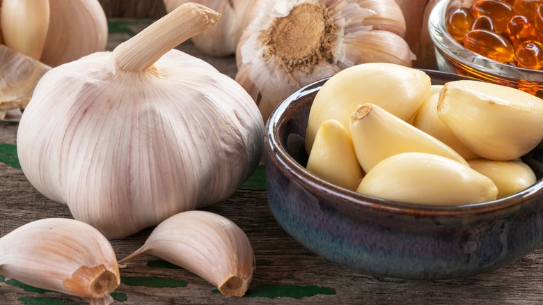 bowl of garlic cloves