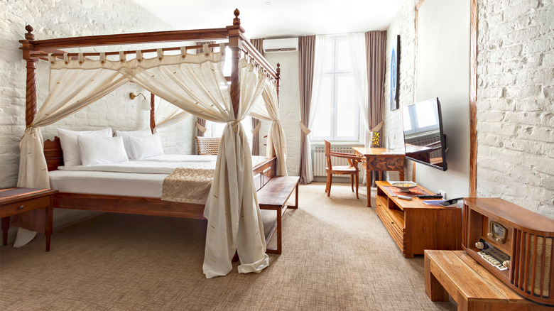 canopy bed in luxurious room