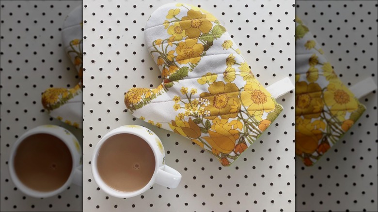 floral diy oven mit on table