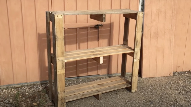 basic open-style pallet wood shelf