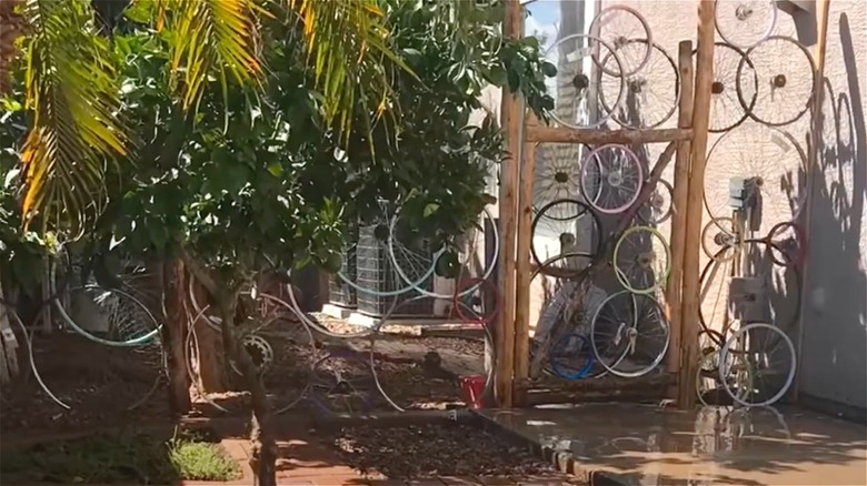 bike wheel fence