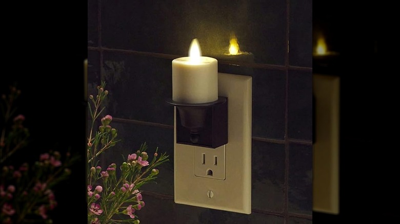 Flickering candle nightlight