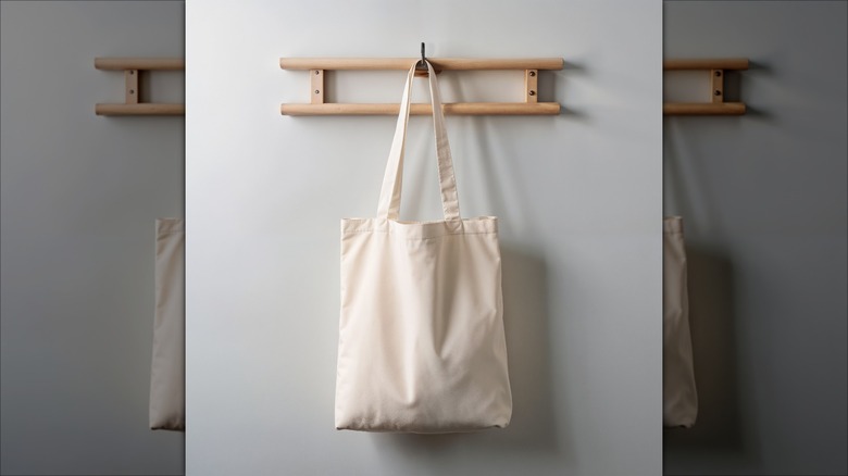 tote on key hook