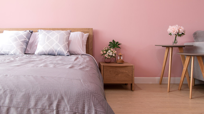 lavender bedding in pink room