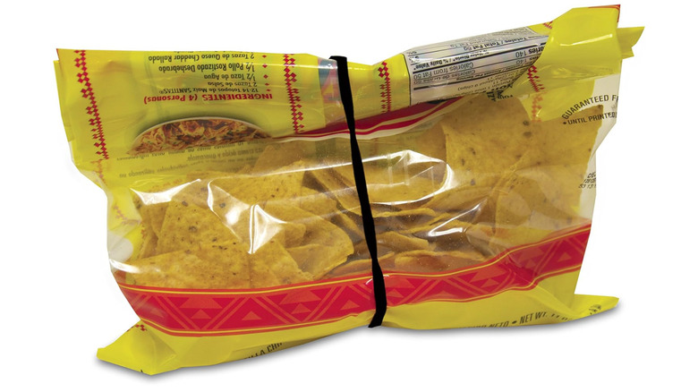 chip bag closed with rubber band