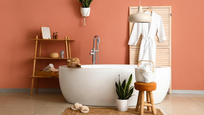 Peach bathroom accent wall