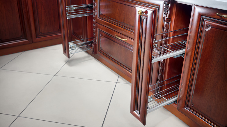 Pull-out spice racks