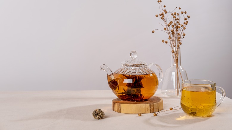 clear teapot brewing tea