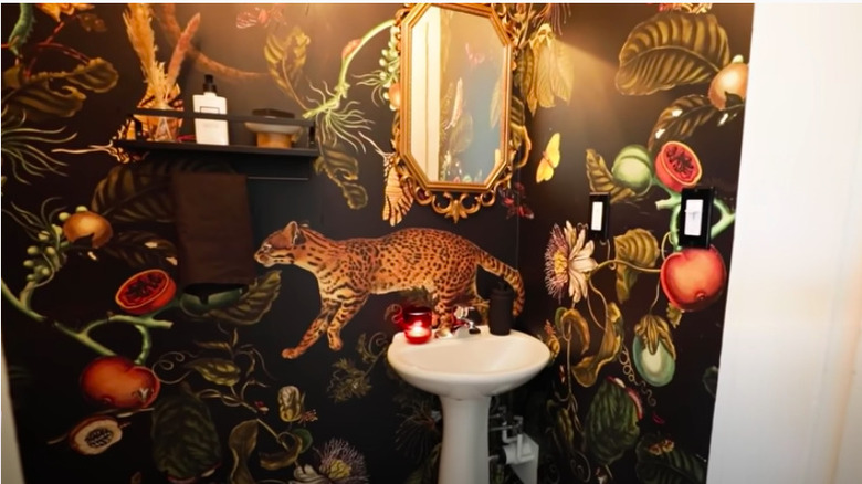 Jungle wallpapered bathroom