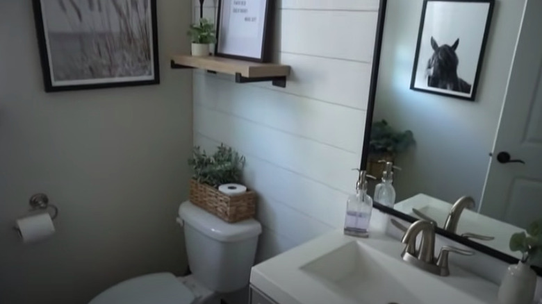 Farmhouse bathroom