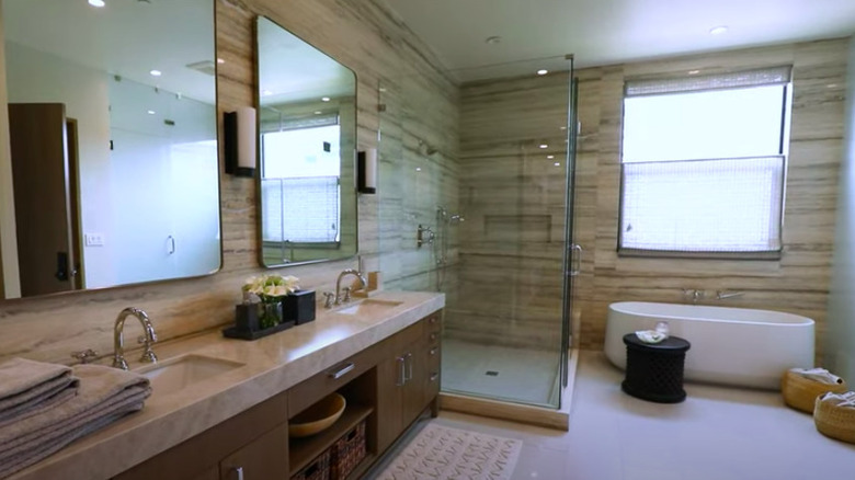 Contemporary bathroom