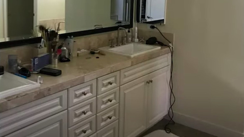 Double bathroom vanity