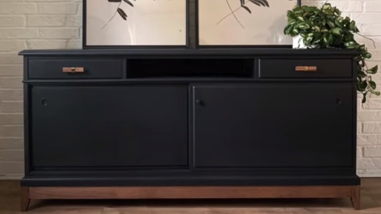 Black hutch