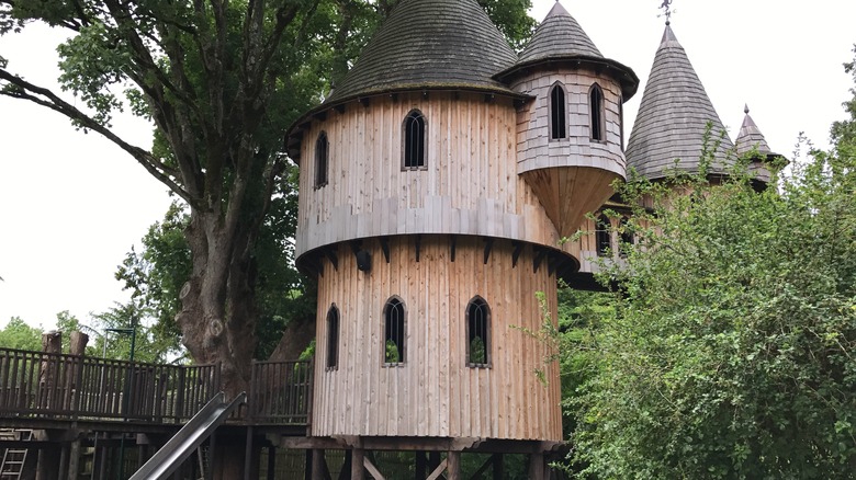 large castle treehouse 